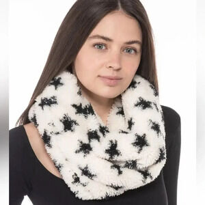 NWT Scarf Twisted Sherpa Cowl White with Black Stars